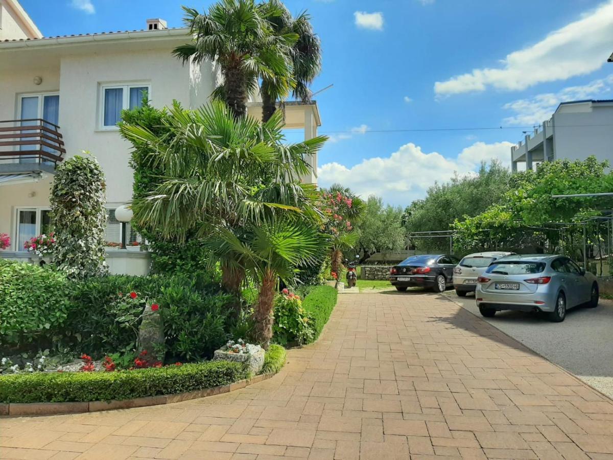 Guest House Katarina Malinska Exterior foto