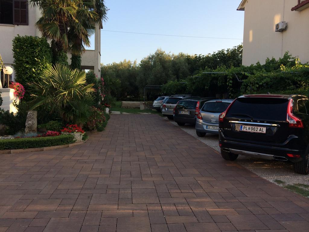 Guest House Katarina Malinska Exterior foto