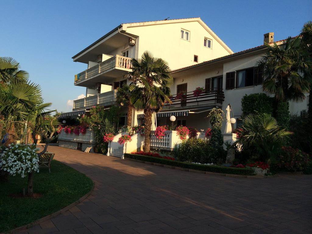 Guest House Katarina Malinska Exterior foto
