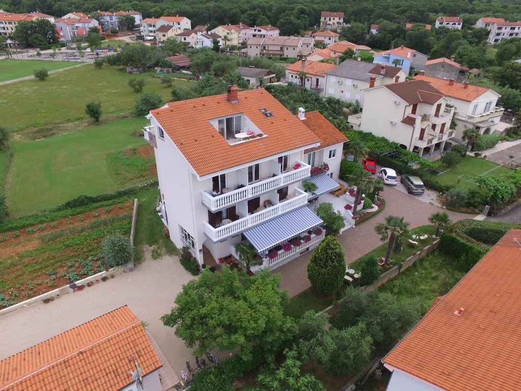 Guest House Katarina Malinska Exterior foto