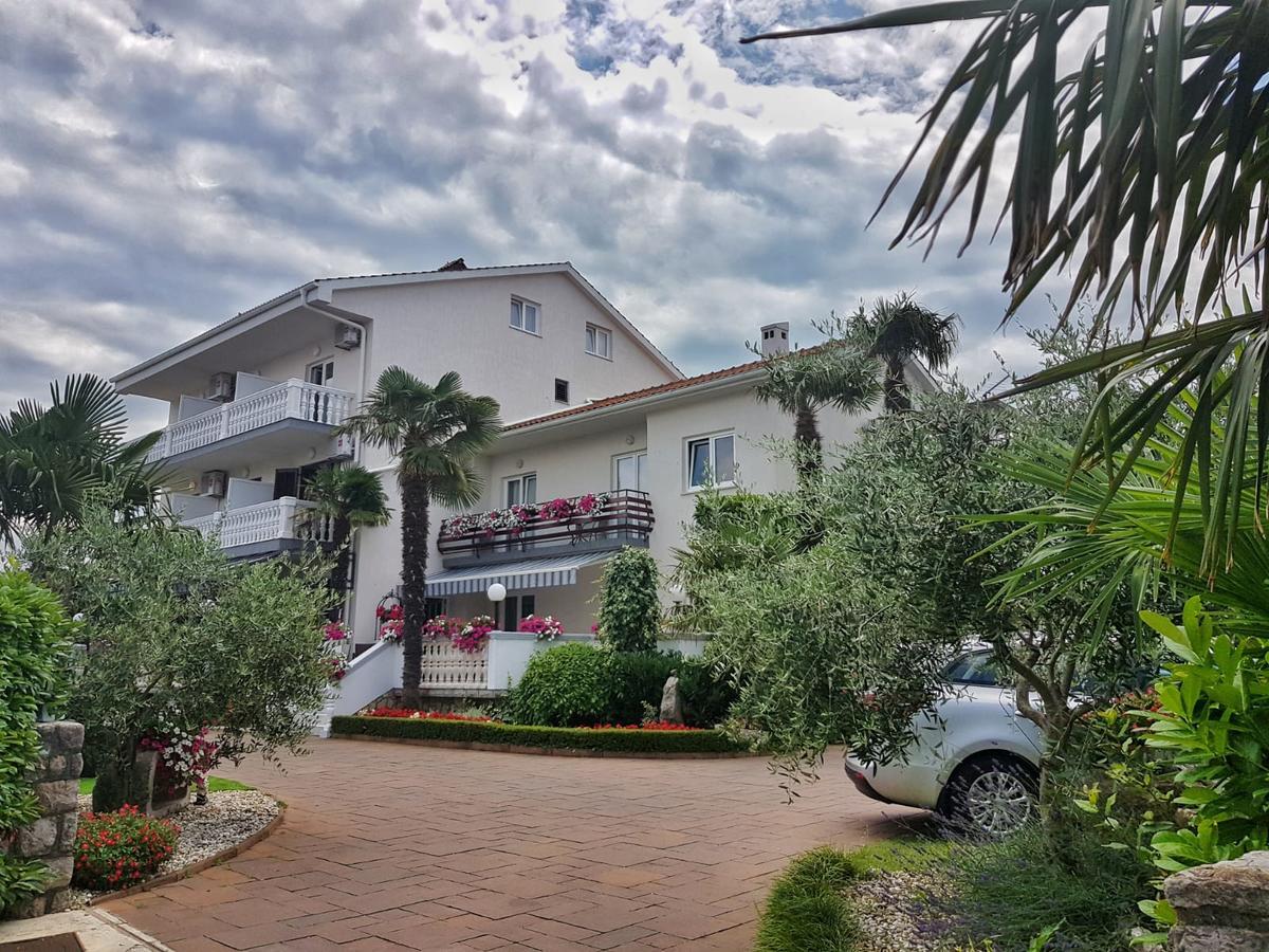 Guest House Katarina Malinska Exterior foto